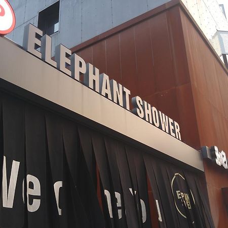 Hotel Elephant Shower Jinju Exterior photo
