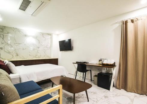 Hotel Elephant Shower Jinju Exterior photo