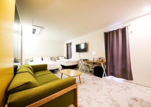 Hotel Elephant Shower Jinju Exterior photo