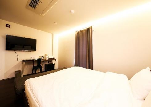 Hotel Elephant Shower Jinju Exterior photo
