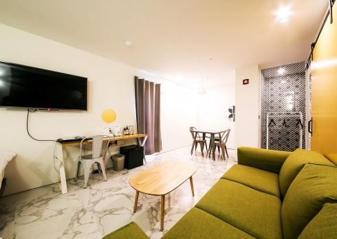 Hotel Elephant Shower Jinju Exterior photo