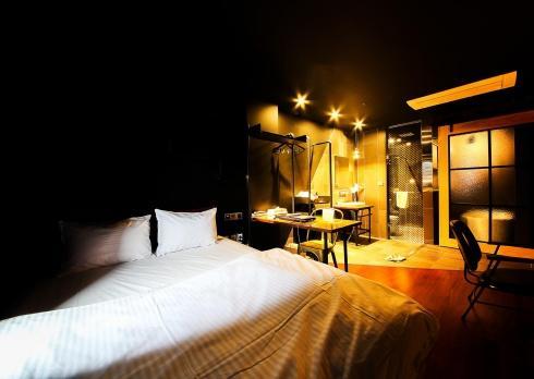 Hotel Elephant Shower Jinju Exterior photo
