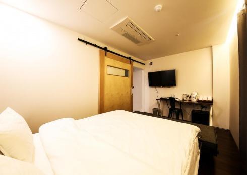 Hotel Elephant Shower Jinju Exterior photo